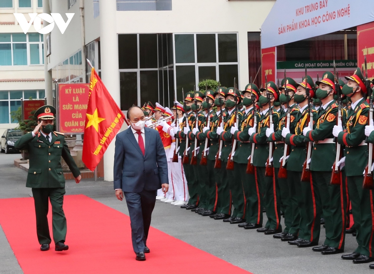 President Phuc arrives at the Vietnam-Russia Tropical Centre on the morning of November 22 in Hanoi.