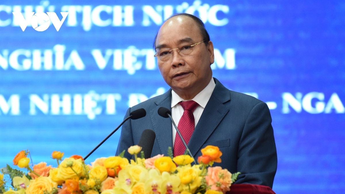 president phuc visits vietnam-russia tropical centre picture 7