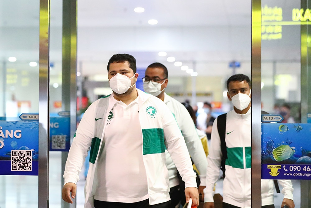 saudi arabian national team arrive in hanoi ahead of world cup qualifier picture 5