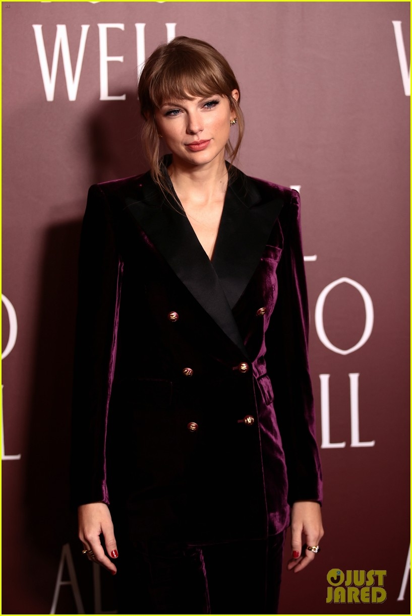 taylor swift dien vest thanh lich tai buoi ra mat phim ngan all too well hinh anh 3