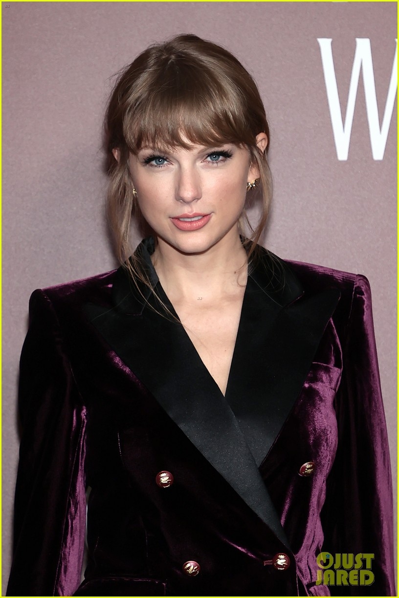 taylor swift dien vest thanh lich tai buoi ra mat phim ngan all too well hinh anh 5