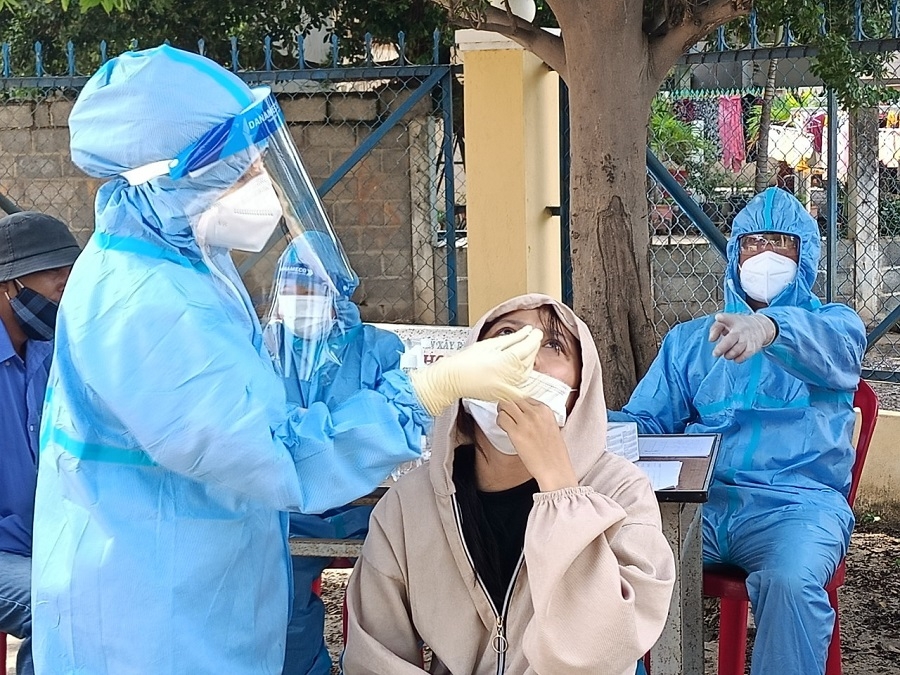 Việt Nam vượt mốc 1 triệu ca COVID-19, số F0 cộng đồng không ngừng tăng