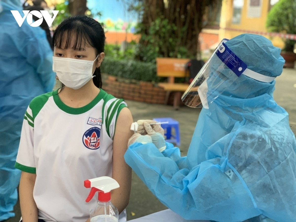 ha noi uu tien tiem vaccine covid-19 cho tre o noi dang co dich hinh anh 1