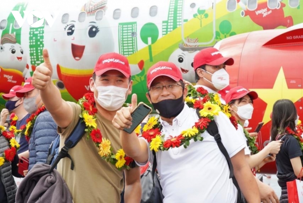 phu quoc resort welcomes first foreign visitors with vaccine passport picture 2