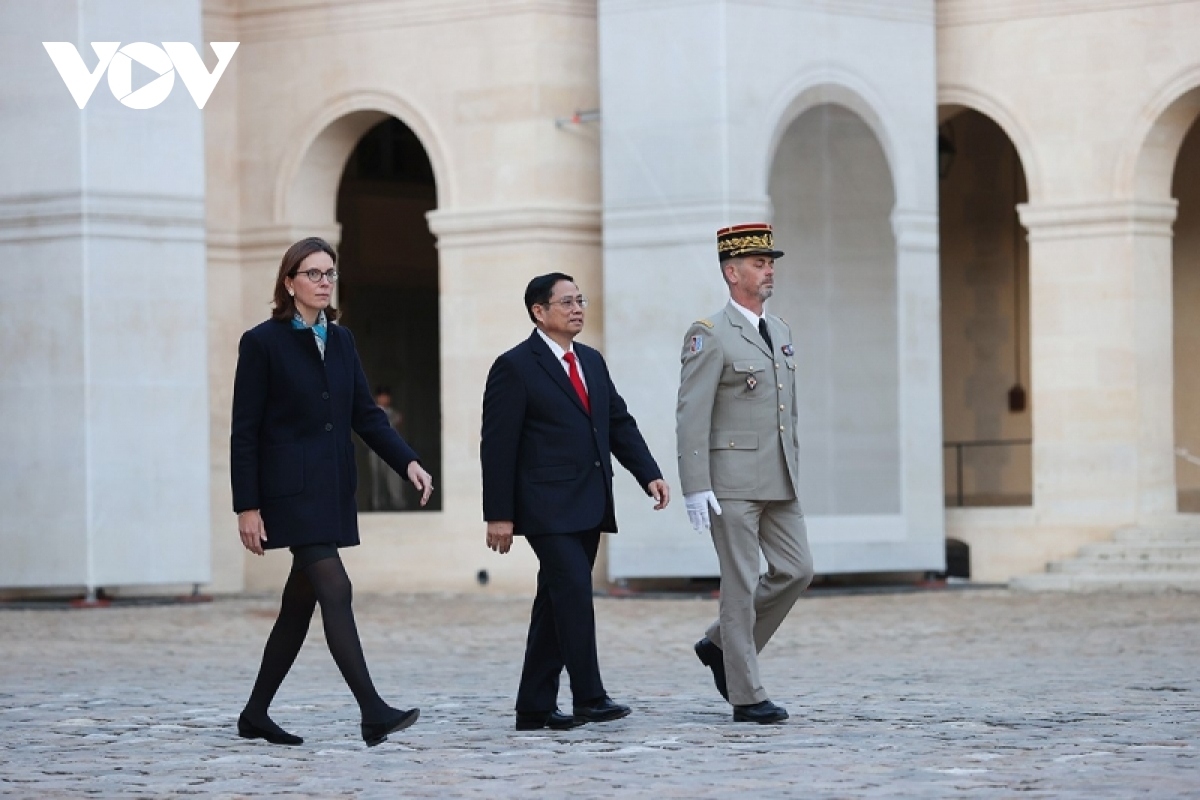 welcome ceremony for pm pham minh chinh in paris picture 2