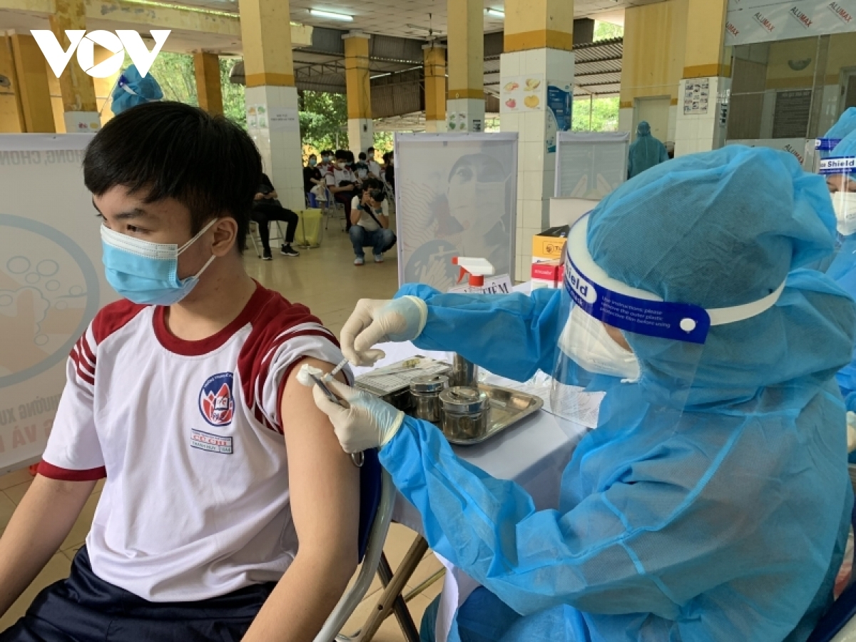 Hà Nội ưu tiên tiêm vaccine COVID-19 cho trẻ ở nơi đang có dịch