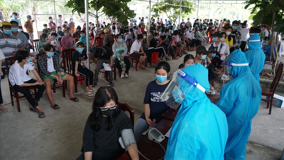 hau giang starts vaccination for 70,000 children against covid-19 picture 1
