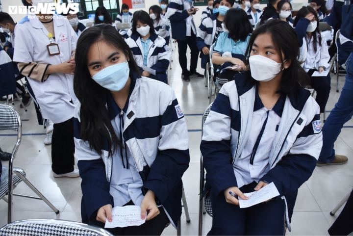 vietnam rolls out vaccination campaign for teenagers nationwide picture 4