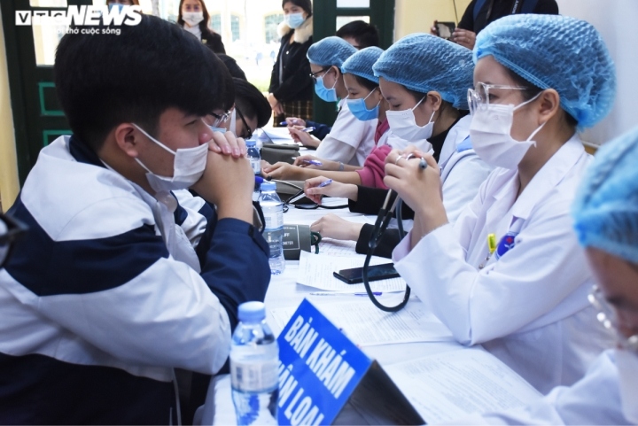 vietnam rolls out vaccination campaign for teenagers nationwide picture 6