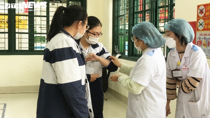 vietnam rolls out vaccination campaign for teenagers nationwide picture 8