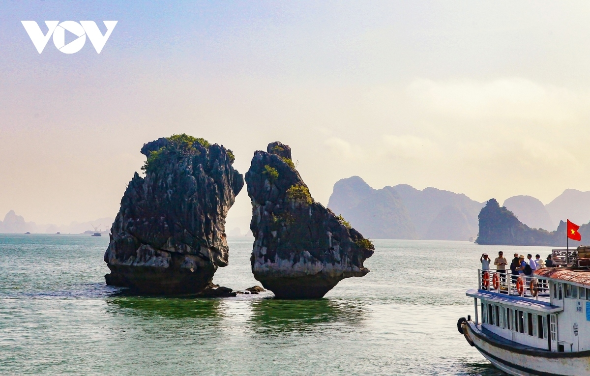 Among other categories, UNESCO-recognised Ha Long Bay, one of the world’s seven natural wonders, wins Asia’s Leading Tourist Attraction.
