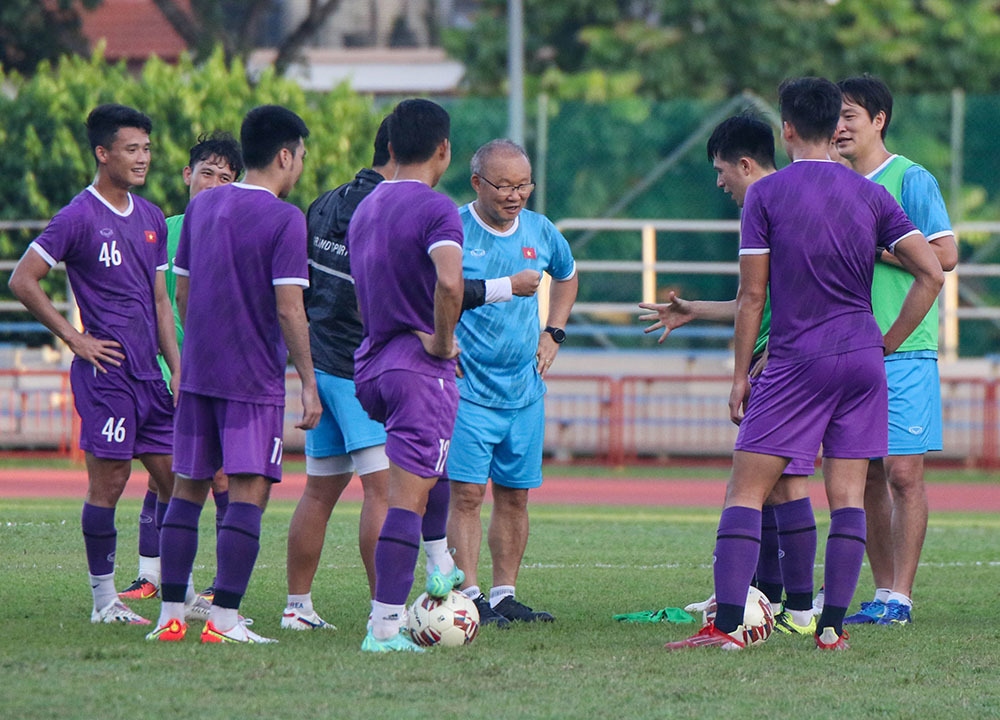 vietnam back training in preparation for indonesia clash picture 9