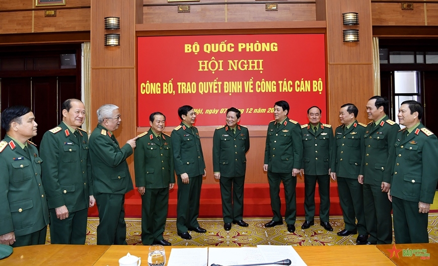 trao quyet dinh nghi huu doi voi 6 Dai tuong, thuong tuong quan doi nhan dan viet nam hinh anh 9