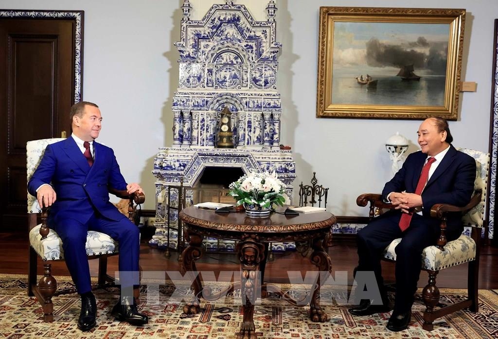 Chủ tịch nước Nguyễn Xuân Phúc hội kiến Phó Chủ tịch Hội đồng An ninh Nga Dmitry Medvedev. (Ảnh: TTXVN)