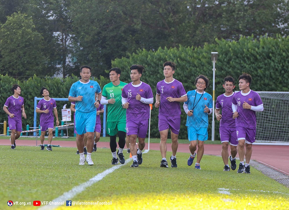 vietnam back training in preparation for indonesia clash picture 2
