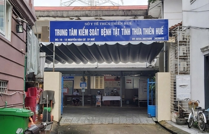 giam doc cdc thua thien - hue len tieng ve viec thoi gia kit test covid-19 hinh anh 1