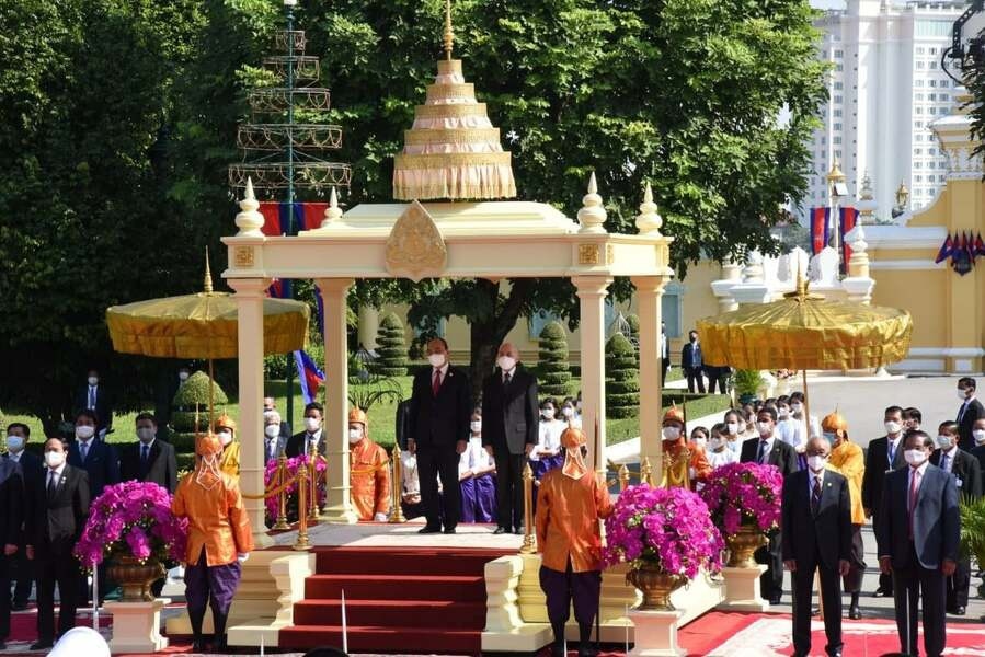 Lễ đón trọng thể Chủ tịch nước Nguyễn Xuân Phúc thăm cấp nhà nước ...