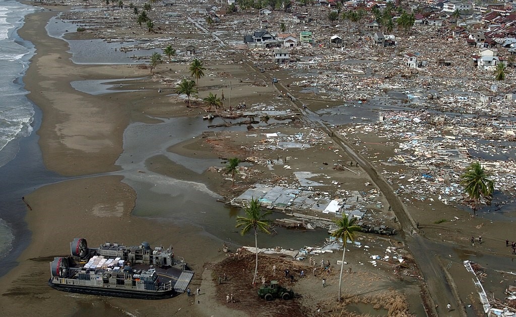  Vùng Meulaboh (Sumatra, Indonesia) sau thảm họa sóng thần và động đất năm 2004; Nguồn: wikipedia.org