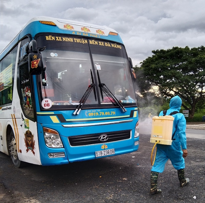 Bắt giam 2 lái xe về tội làm lây lan dịch bệnh ở Ninh Thuận