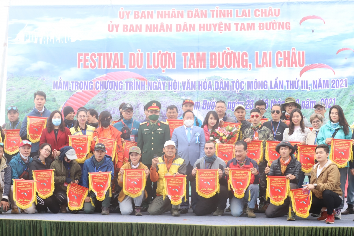 Gần 100 vận động viên tham gia Festival dù lượn Tam Đường, Lai Châu