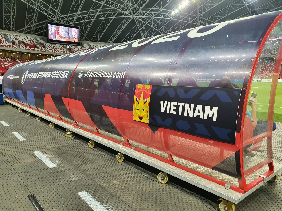 Khu cabin kỹ thuật của BHL và các cầu thủ ĐT Việt Nam. (Ảnh: Nhật Đoàn).