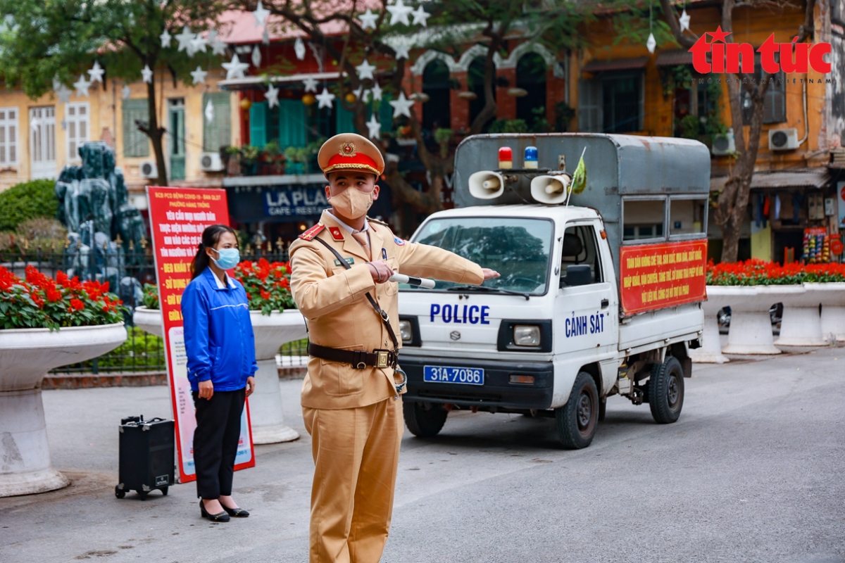 ha noi tang cuong cac bien phap phong dich quanh khu vuc ho guom truoc dem noel hinh anh 2