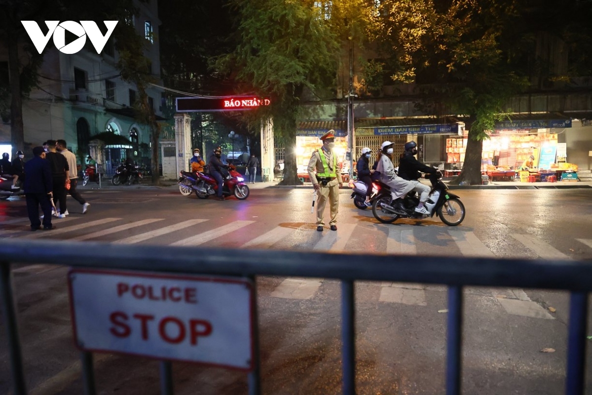 hanoi tightens security on christmas eve picture 2