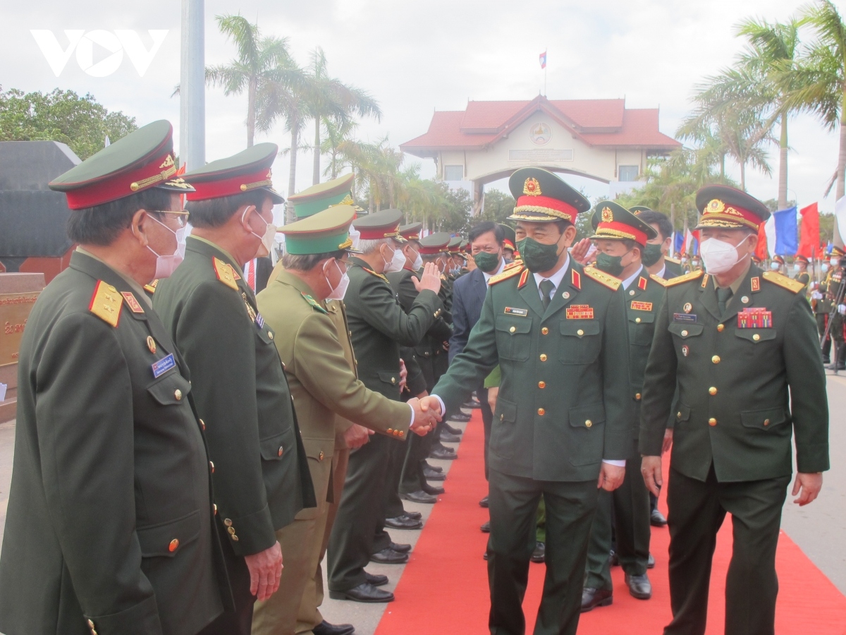 vietnam, laos hold first border defence friendship exchange picture 2