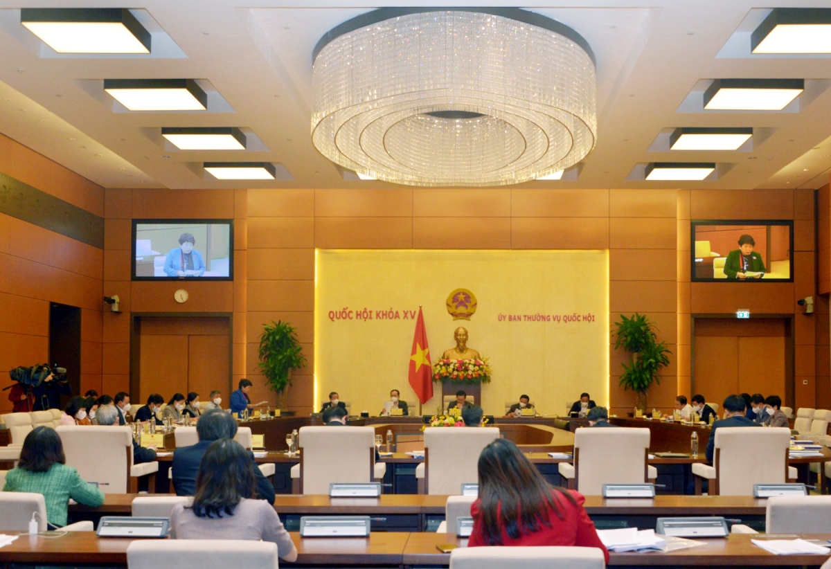 Chủ tịch Quốc hội Vương Đình Huệ chủ trì cuộc họp làm việc thực hiện một số cơ chế, chính sách đặc biệt, đặc cách, đặc thù trong phòng, chống dịch COVID-19.