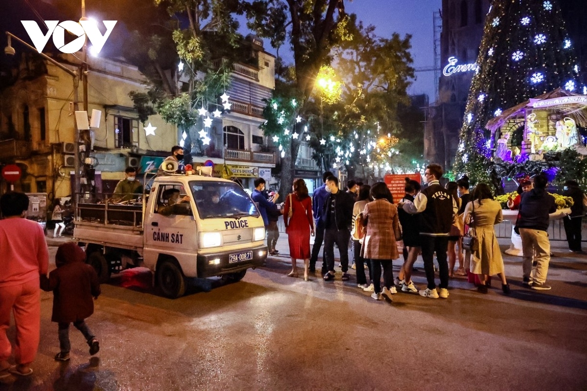 hanoi tightens security on christmas eve picture 5 hanoi tightens security on christmas eve picture 5