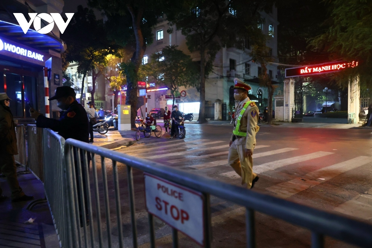 hanoi tightens security on christmas eve picture 4