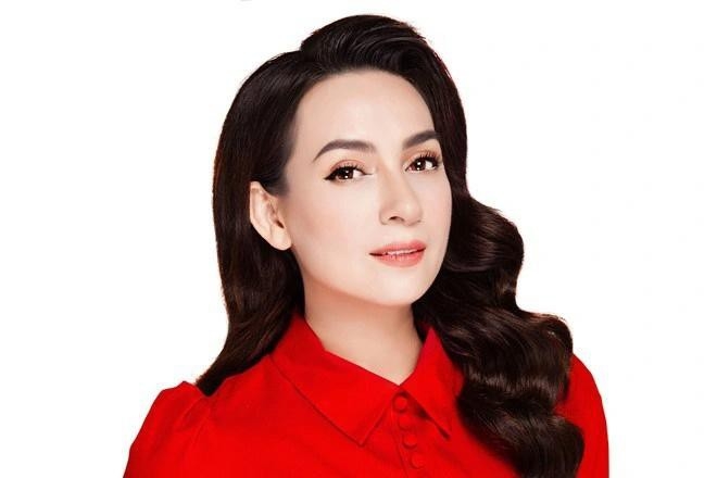 Chuyện showbiz: Cố ca sĩ Phi Nhung có 2 đề cử tại giải Mai vàng 2021