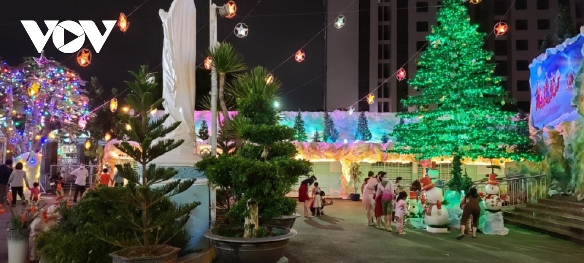 churches across hcm city get decked out ahead of christmas picture 6