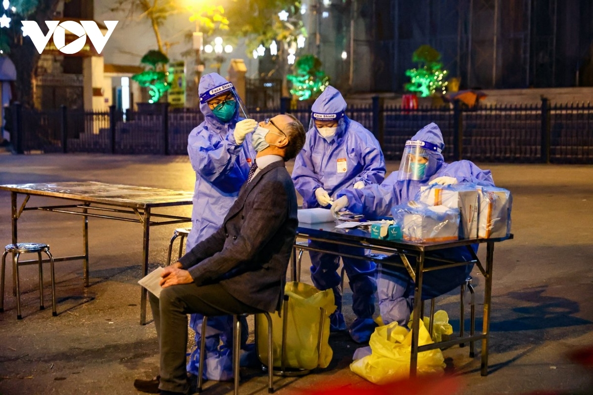 hanoi tightens security on christmas eve picture 8