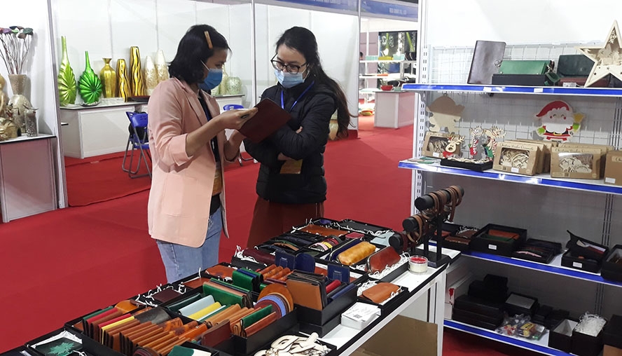 hanoi gift show 2021 promotes local handicraft products picture 1