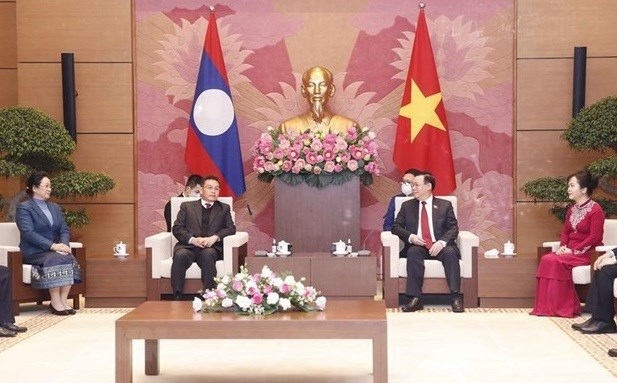 lao top legislator wraps up official visit to vietnam picture 1
