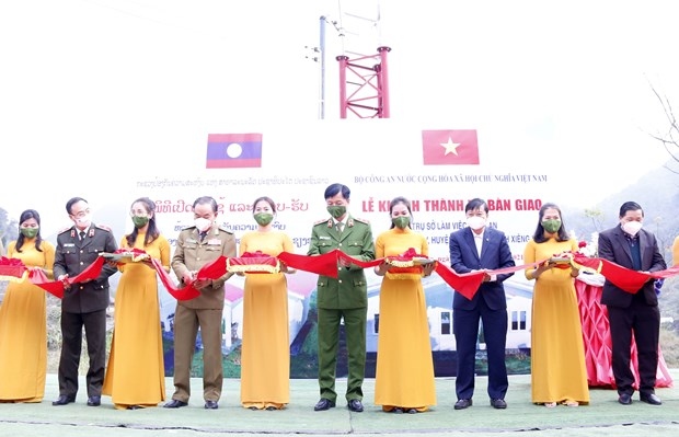 vietnamese ministry hands over first village police station to laos picture 1