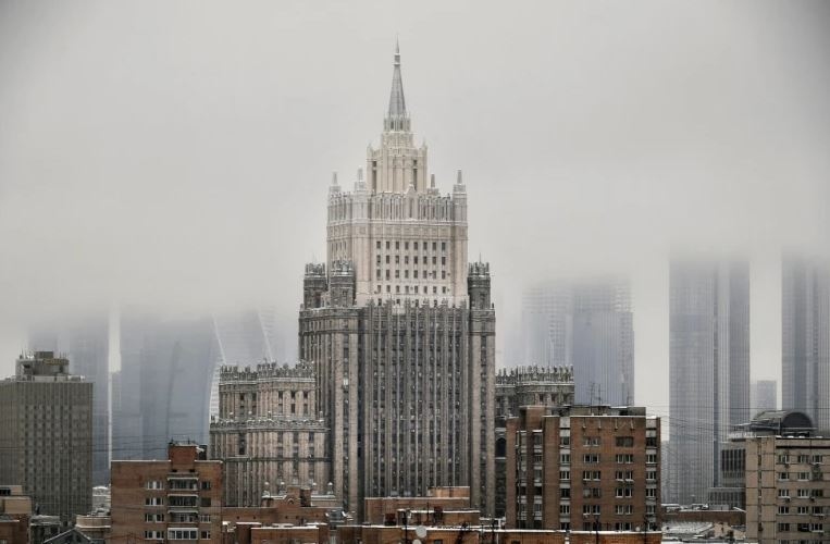 lãnh sự quán nga ở ukraine bị ném bom xăng giữa lúc căng thẳng 2 nước leo thang hình ảnh 1 lanh su quan nga o ukraine bi nem bom xang giua luc cang thang 2 nuoc leo thang hinh anh 1