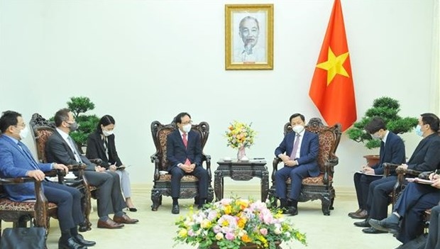 deputy pm affirms government support for samsung s long-term business strategy in vietnam picture 1