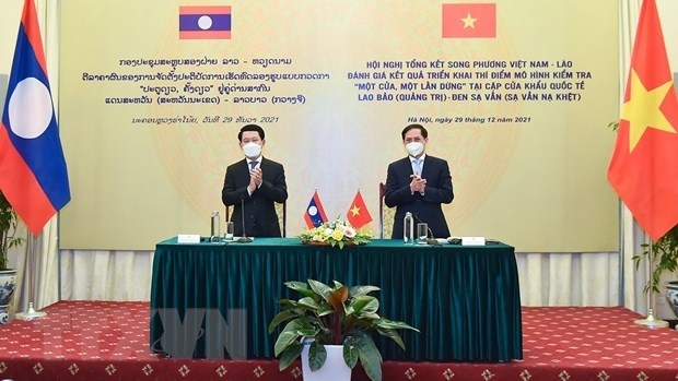 Vietnamese Minister of Foreign Affairs Bui Thanh Son and his Lao counterpart Saleumxay Kommasith co-chaired the meeting. (Photo: VNA)