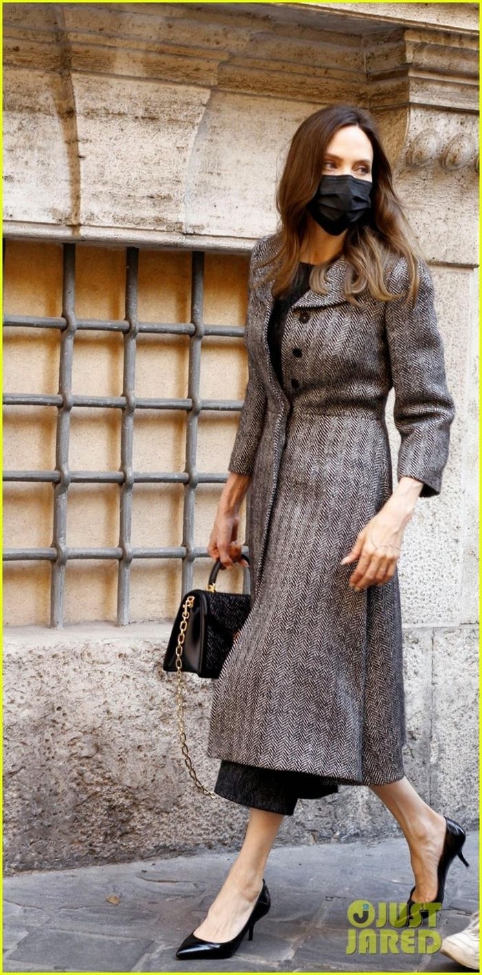 angelina jolie thanh lịch đi ăn trưa cùng con trai gốc việt pax thiên hình ảnh 8 angelina jolie thanh lich di an trua cung con trai goc viet pax thien hinh anh 8