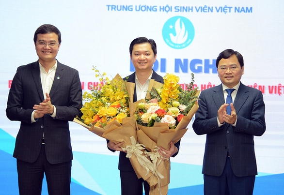 Ong nguyen minh triet giu chuc chu tich trung uong hoi sinh vien viet nam hinh anh 1