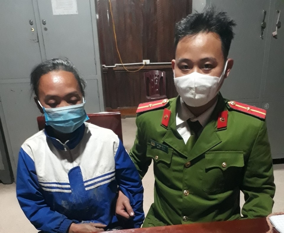 Đối tượng Già Y Rùa bị lực lượng chức năng bắt giữ.