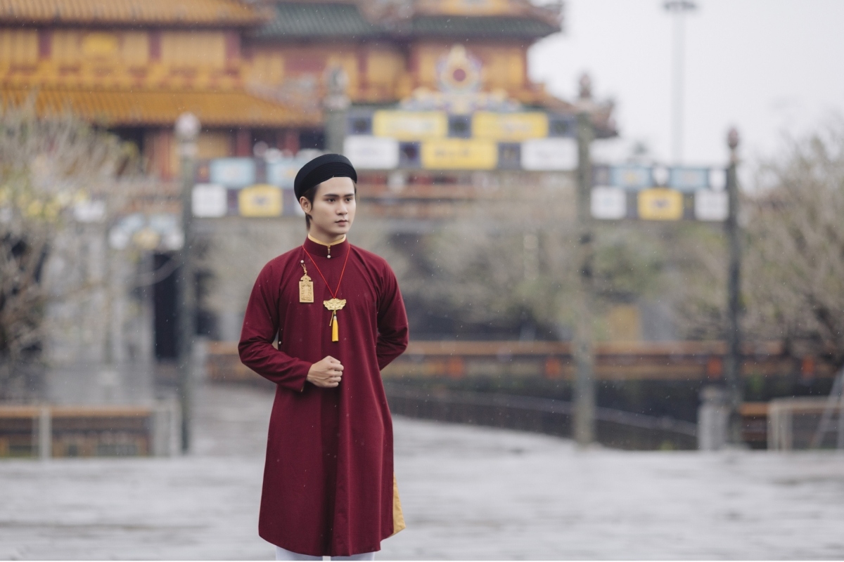 designer viet bao promotes ao dai at national tourism year festival picture 1