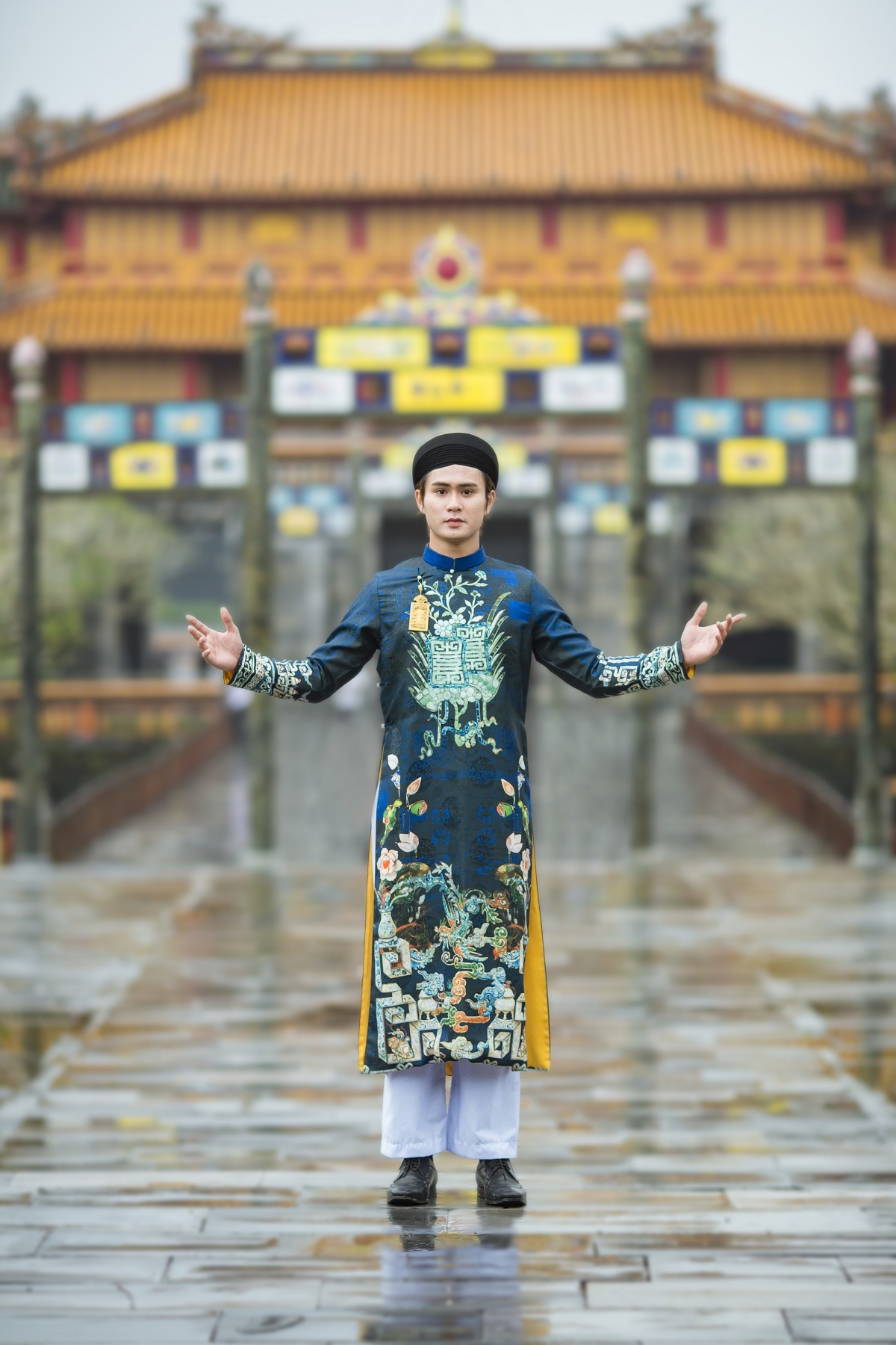 designer viet bao promotes ao dai at national tourism year festival picture 6