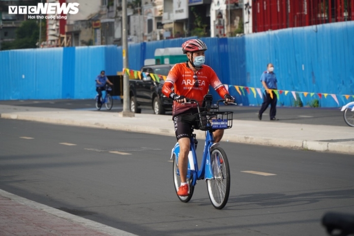first public bike service in vietnam debuts picture 8