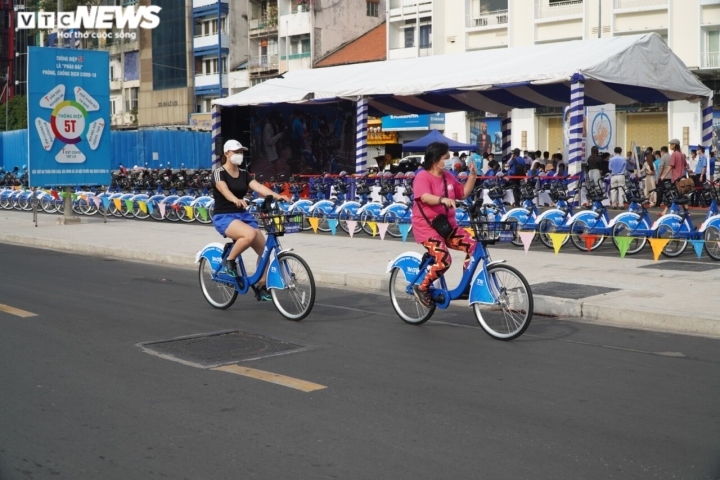 first public bike service in vietnam debuts picture 9