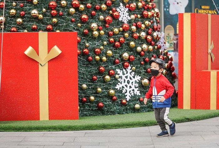 giant christmas trees bring festive cheer to streets of hanoi picture 7