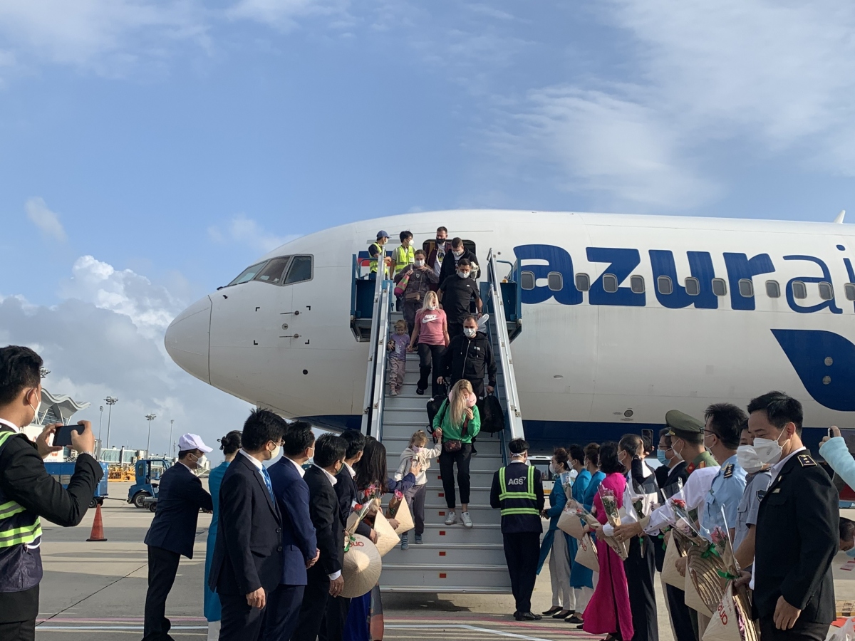 Chào đón du khách Nga đến Khánh Hòa.