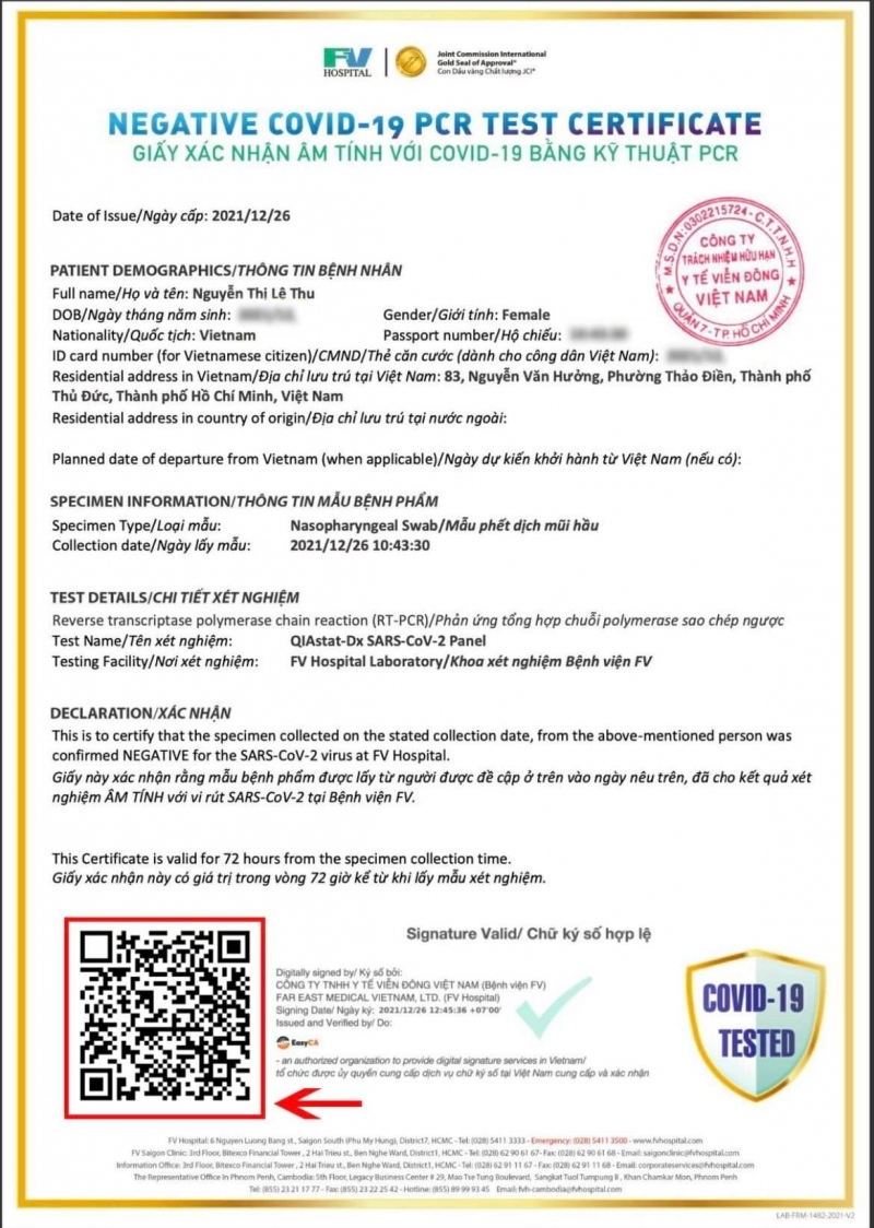 Giấy xác nhận âm tính COVID-19 bằng kỹ thuật PCR của Bệnh viện FV có QR code. (Ảnh: Lệ Thu).